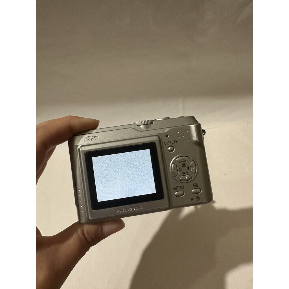 PANASONIC DIGITAL CAMERA LUMIX DMC-LZ2 5.0MP SILVER E2-1 For Parts Repair READ**